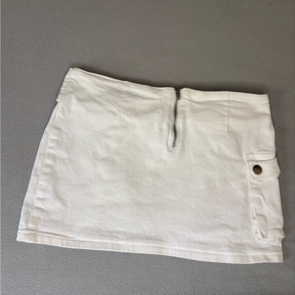 Edikted White Grommet Belted Mini Skirt - Picture 3 of 4
